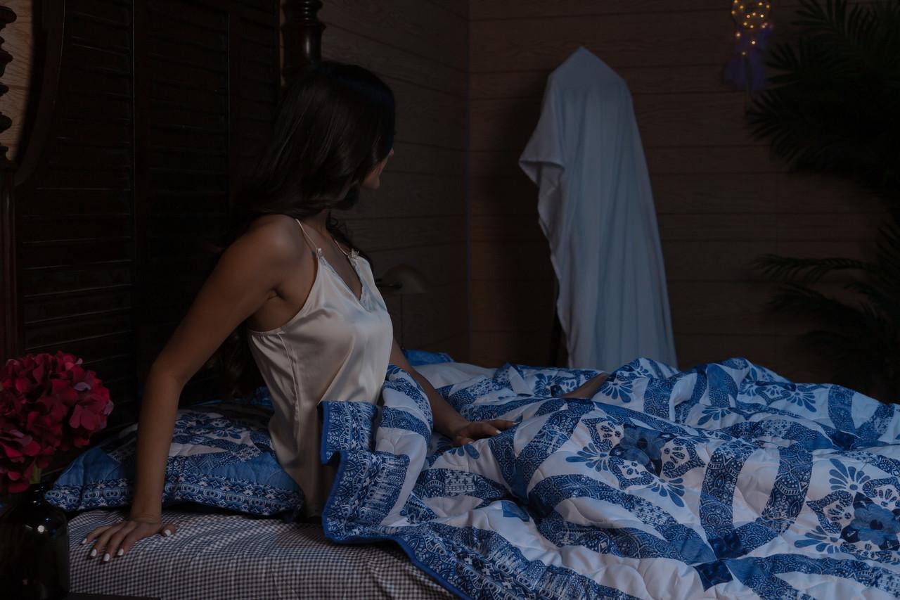 20P Die schlanke Teenagerin Eliza Ibarra verführt einen Kerl mit ihren Dessous, bevor sie seinen Schwanz reitet