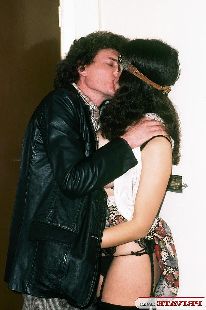 11P Brunette hippie and her really hairy pussy cums onto her boyfriend