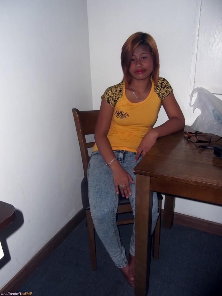 17P Big mouth filipina Wella takes off her clothes to show nice tits on the bed