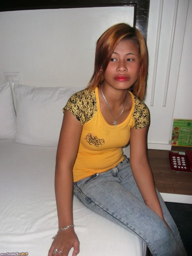 17P Big mouth filipina Wella takes off her clothes to show nice tits on the bed