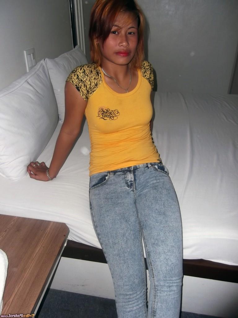 17P Big mouth filipina Wella takes off her clothes to show nice tits on the bed