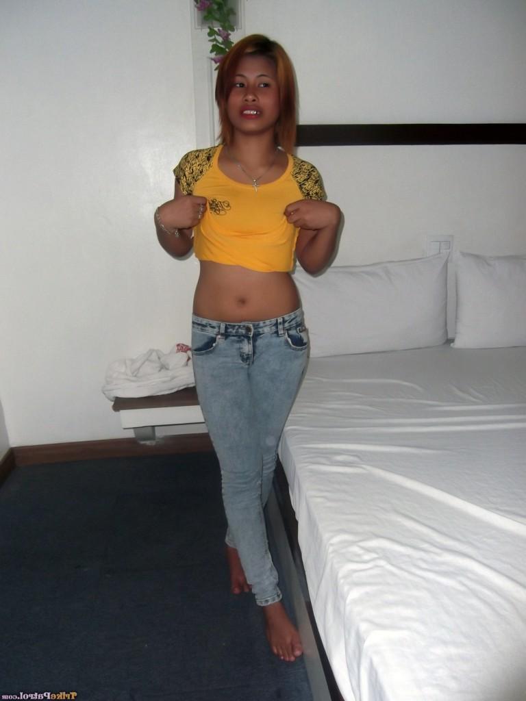 17P Big mouth filipina Wella takes off her clothes to show nice tits on the bed