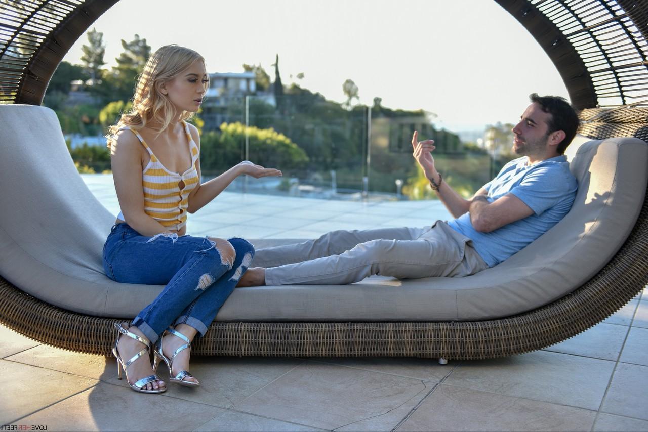 20P Delicious blonde Anastasia Knight gives her boyfriend an incredible footjob