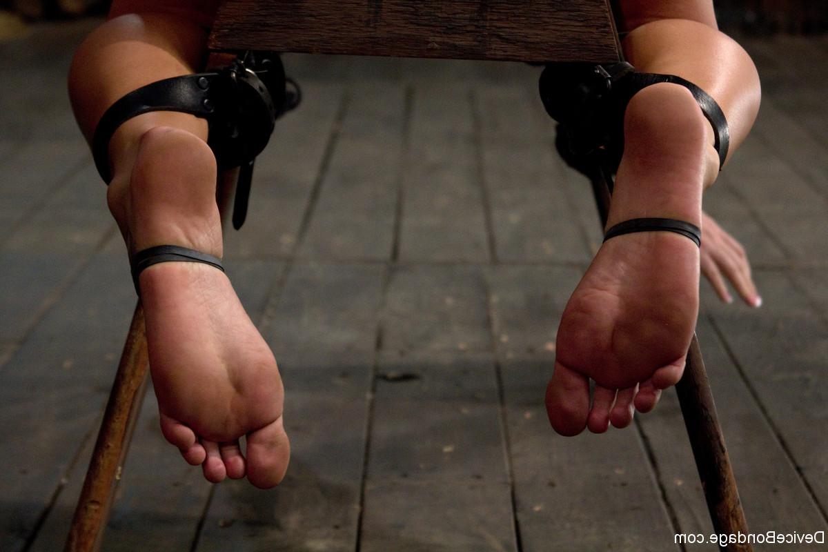 17P Pretty sub Charlie Ann strapped down by her handler for brutal caning