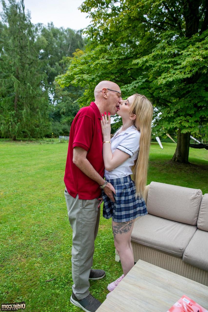 20P Sweet blonde teen Baby Kxtten kisses an old guy and sucks his dick
