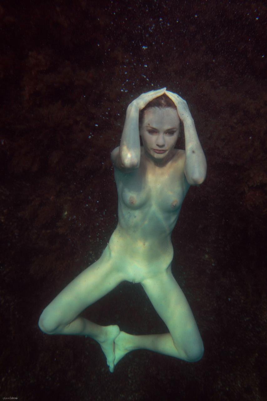 20P Erotic Beauty Frida C
