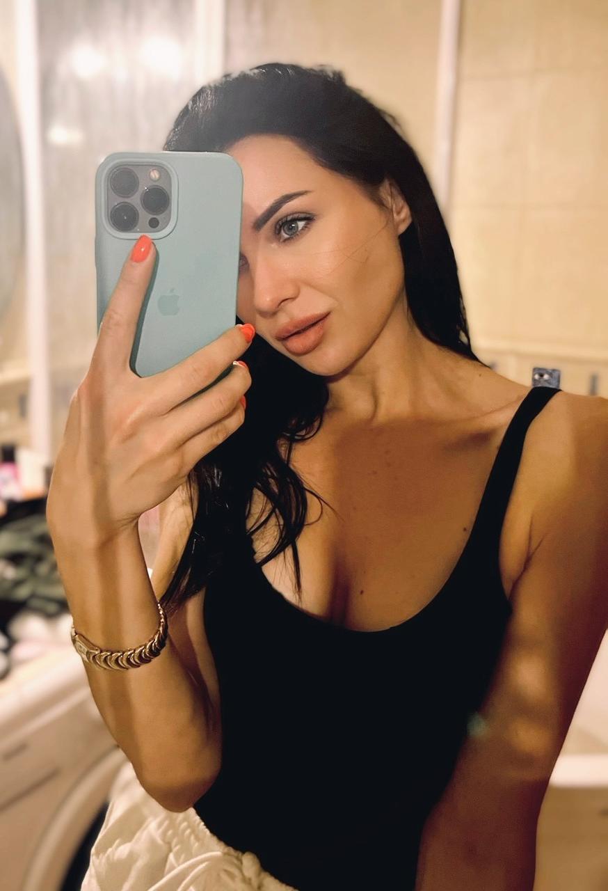10P Linda morena YourAlexandra exibe sua bunda gostosa em uma compilação sexy