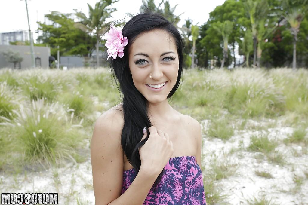 16P Outdoor posing in the field from an amateur babe Sabrina Banks