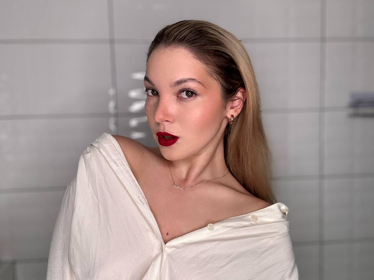 19P Pretty OnlyFans babe All About Diana posing in her hot outfits in a solo