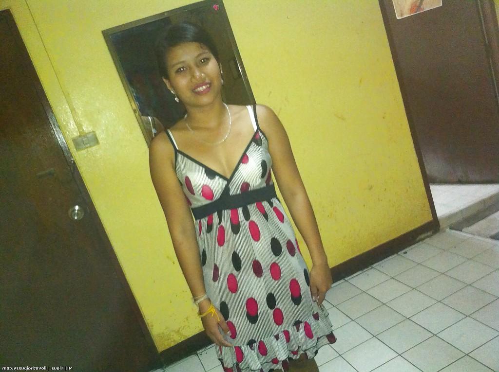 16P Asiática adolescente gostosa tirando a roupa e transando