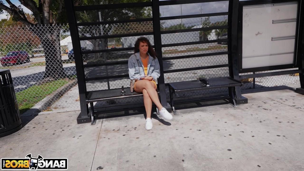20P Brunette hitchhiker Willow Ryder has hardcore sex with a stranger in his car