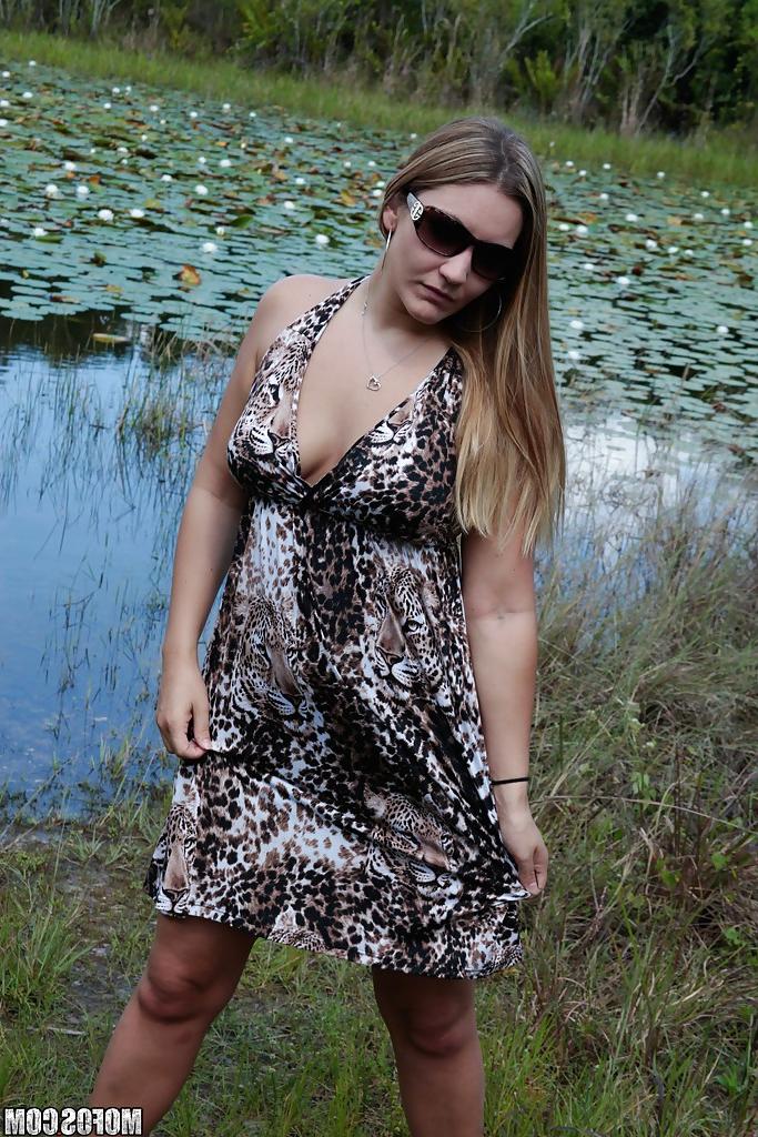16P Carmen Knoxx uncovering her nice tits and shaved cunt outdoor
