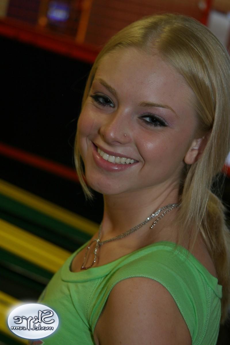 12P Sweet amateur Skye Model showing her slender little body off in tight jeans