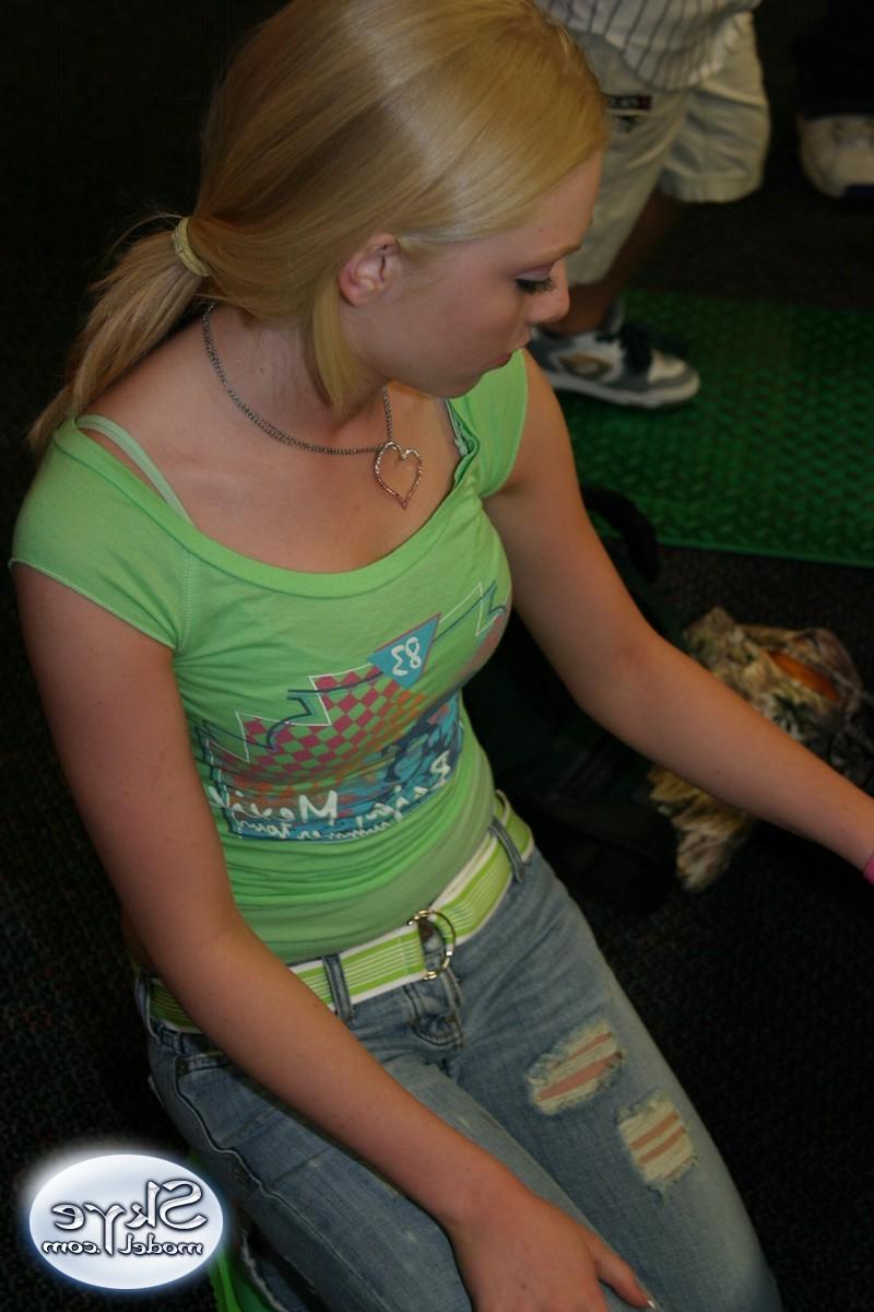12P Sweet amateur Skye Model showing her slender little body off in tight jeans