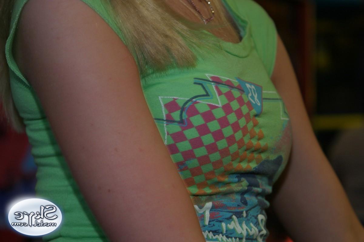 12P Sweet amateur Skye Model showing her slender little body off in tight jeans