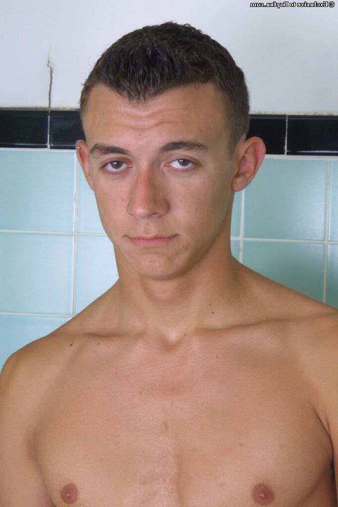 20P Sexy gay Dan loses his shirt and jeans and masturbates in the tub