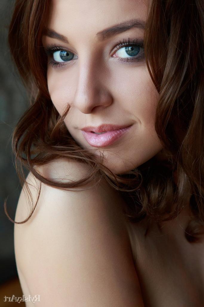 16P Gorgeous teen Nikia gets completely naked during a solo performance