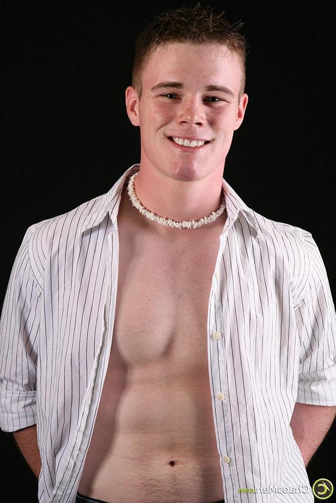 20P Teenage gay model Scott strips in a solo & displays his inked body & big dick