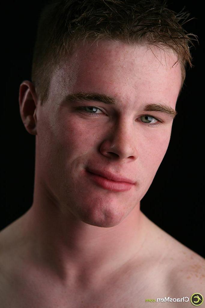 20P Teenage gay model Scott strips in a solo & displays his inked body & big dick