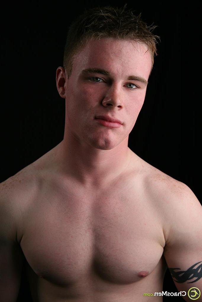 20P Teenage gay model Scott strips in a solo & displays his inked body & big dick