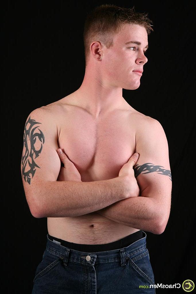 20P Teenage gay model Scott strips in a solo & displays his inked body & big dick