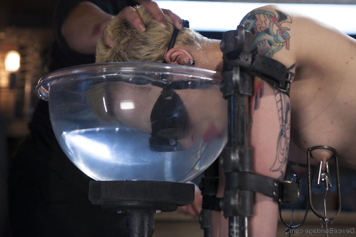 20P Inked slave Elizabeth Thorn gets humiliated in BDSM scene by master Orlando