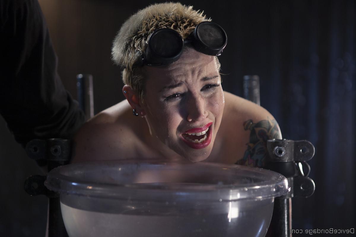 20P Inked slave Elizabeth Thorn gets humiliated in BDSM scene by master Orlando