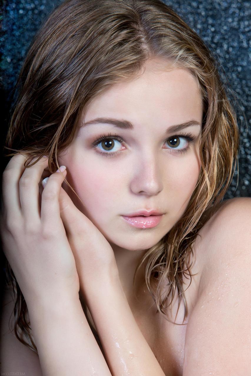 20P Glamorous Ukrainian Jeff Milton exposing every inch of her sexy body