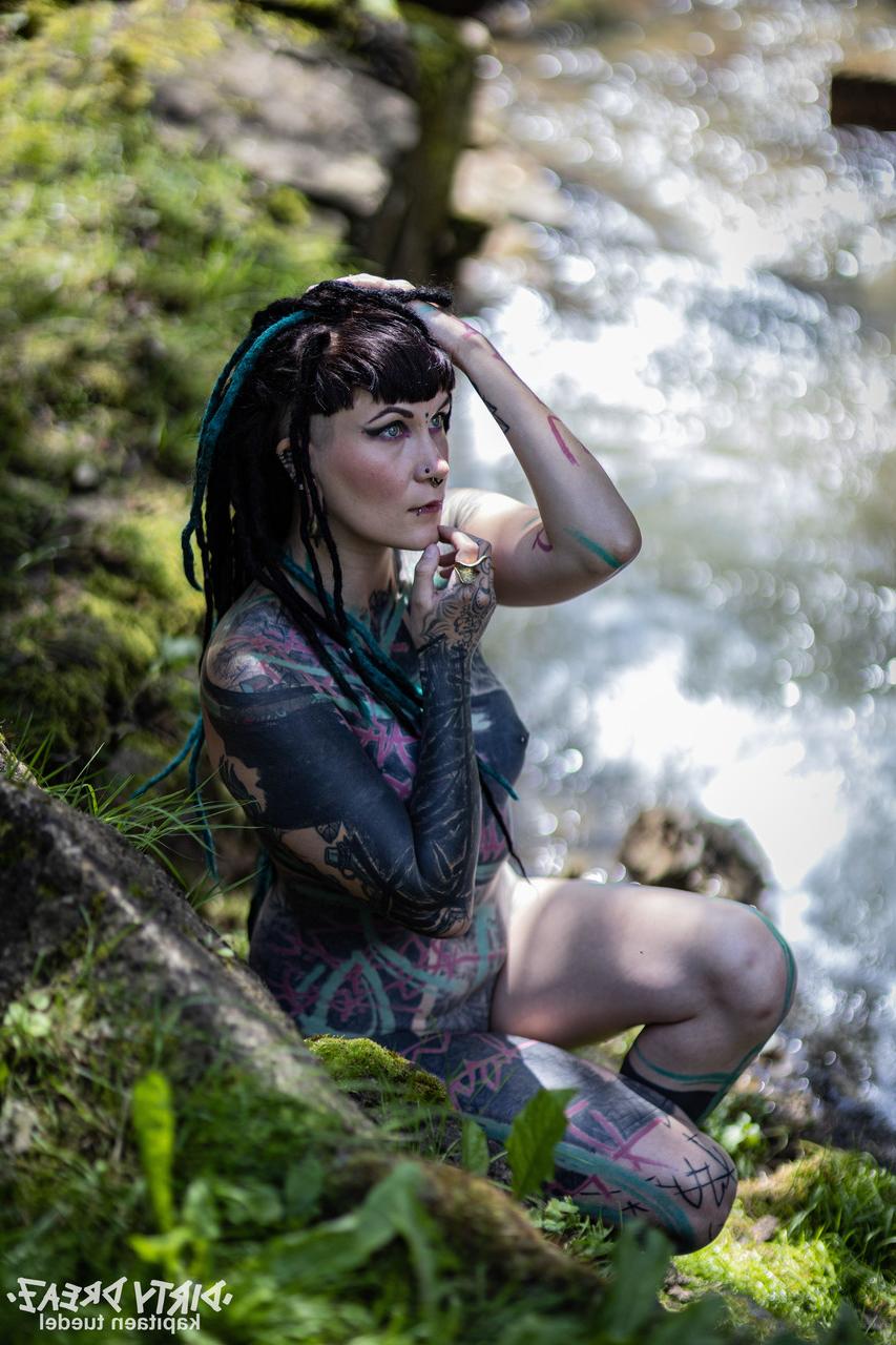16P Alternative individuals model in the nude and while clothed as well