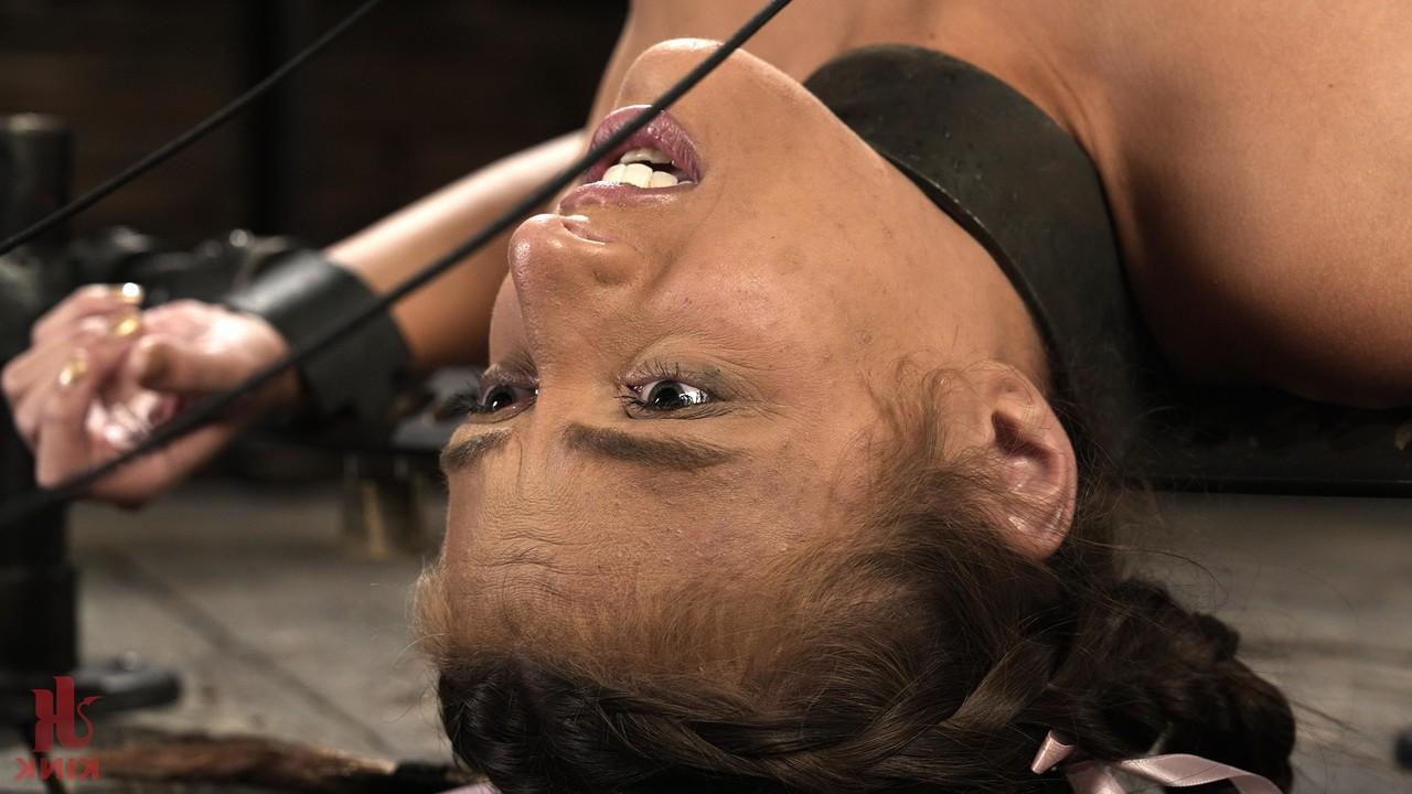 20P Device Bondage Gia Derza, The Pope