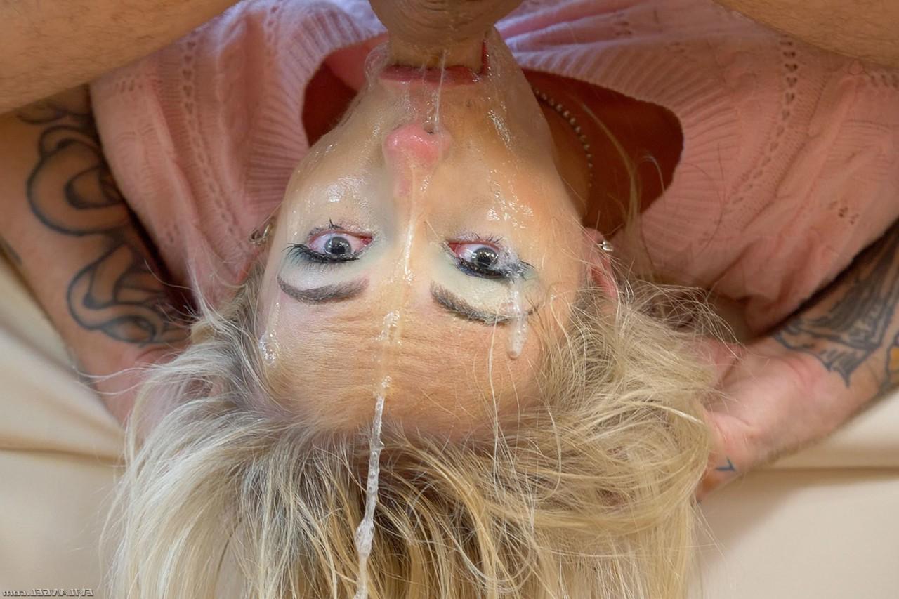 20P La canadiense de piernas largas Sky Pierce follada y jizzed por su bonita cara