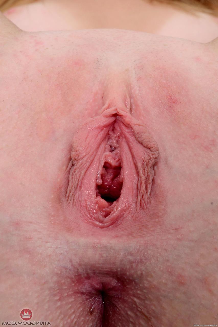 20P Curvy blonde Daisy Stone spreads her inviting shaved pussy up close
