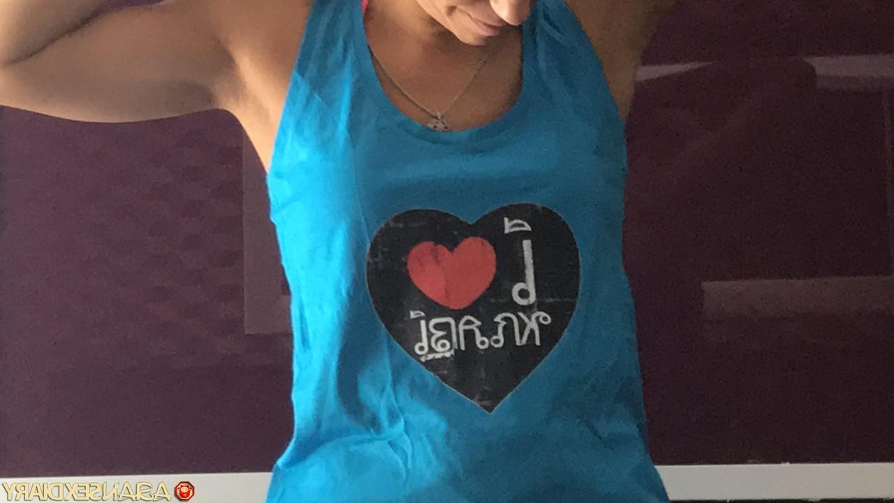 20P La alta amateur Agnes follando con un gran palo de carne en sus sexys bragas rosas