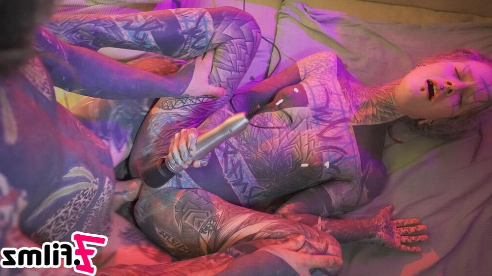 16P Body modifiers Lily Lu and Anuskatzz and Nikolaz engage in anal sex