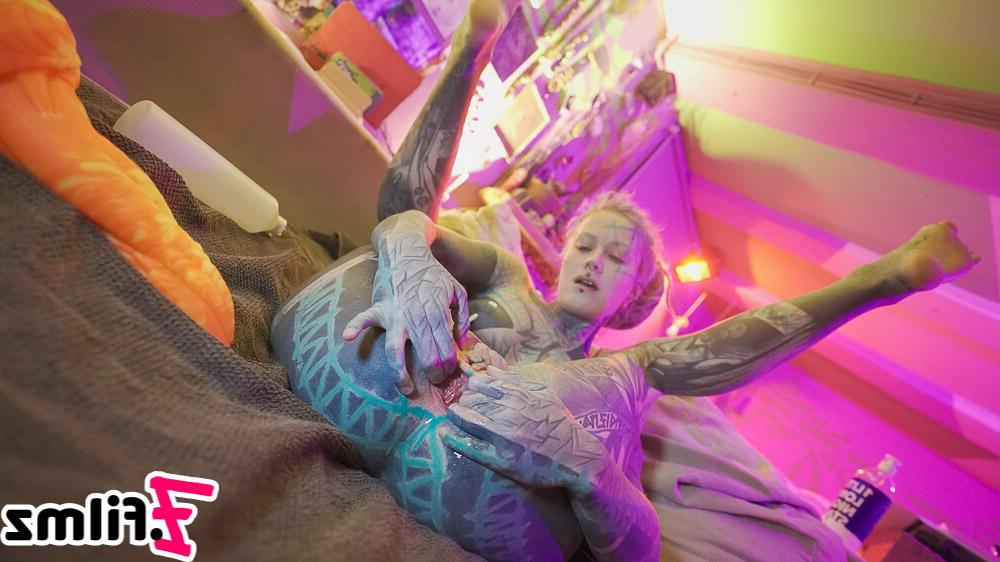 16P Body modifiers Lily Lu and Anuskatzz and Nikolaz engage in anal sex
