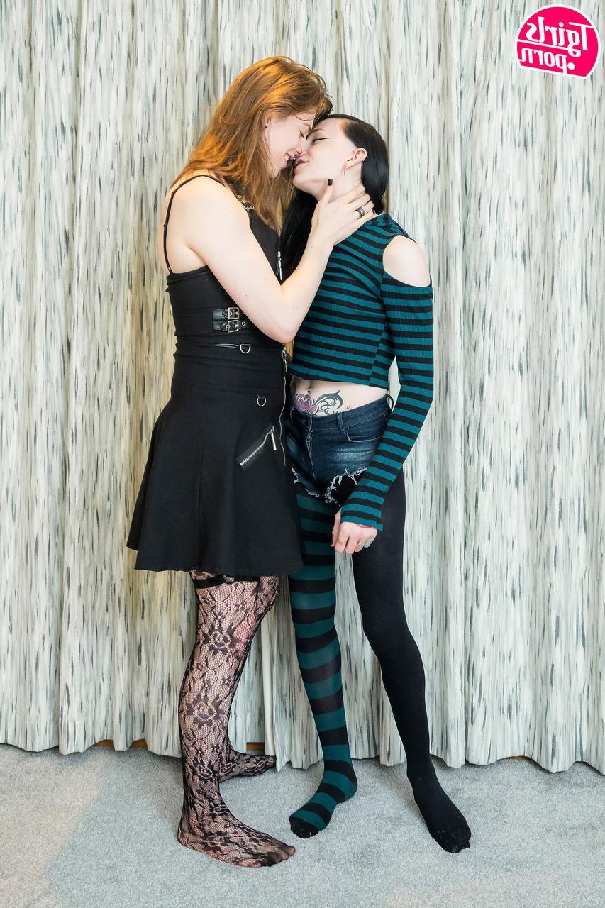 16P TGirls Pornô Kayze, Leah Sins
