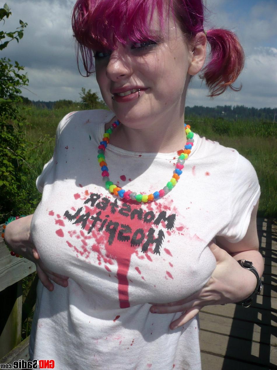 12P Young amateur with dyed hair exposes herself at a nature preserve