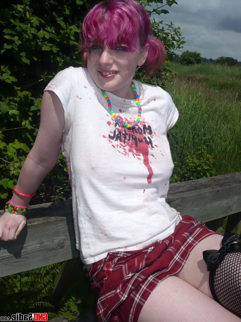12P Young amateur with dyed hair exposes herself at a nature preserve