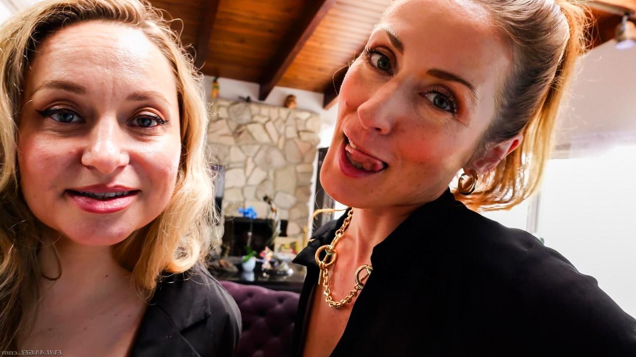 15P Middle-aged blondes Sheena Shaw and Aiden Starr indulge in lesbian play