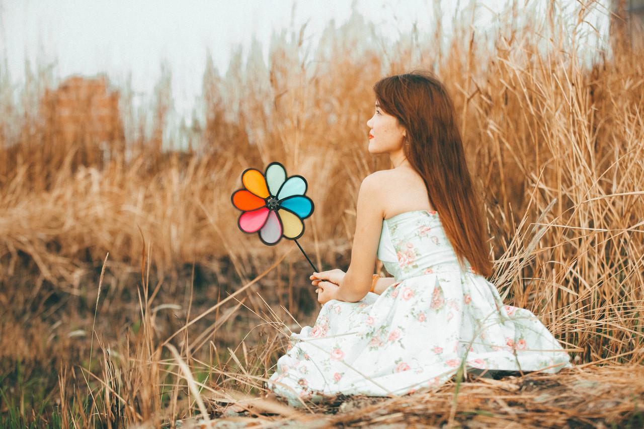 20P 自然の中でセクシーなウェディングドレスを着てポーズをとる美しいアジア人の花嫁キム