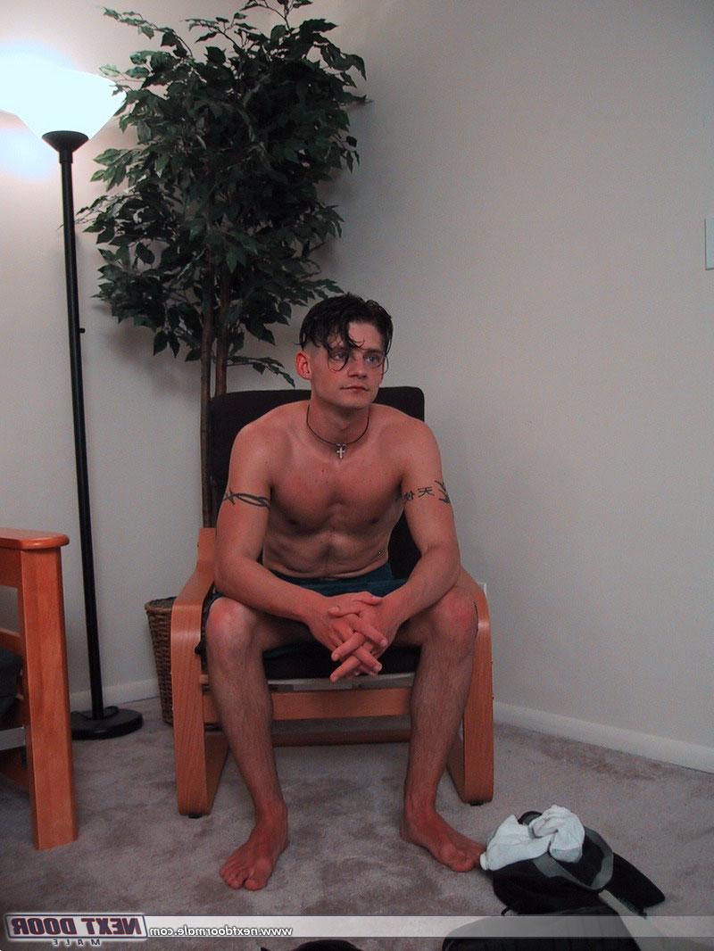 20P Badass twink Noah exposes his inked body before stroking his rod