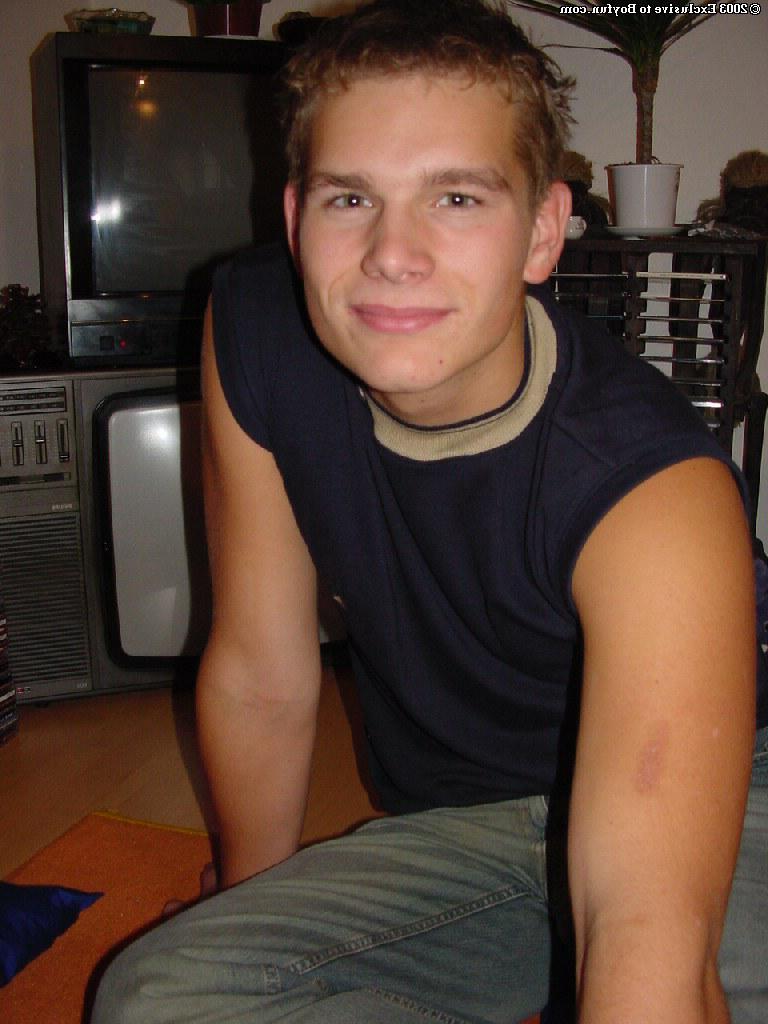 20P Caucasian gay boy Ondra playing with his hairy uncut dick in a solo