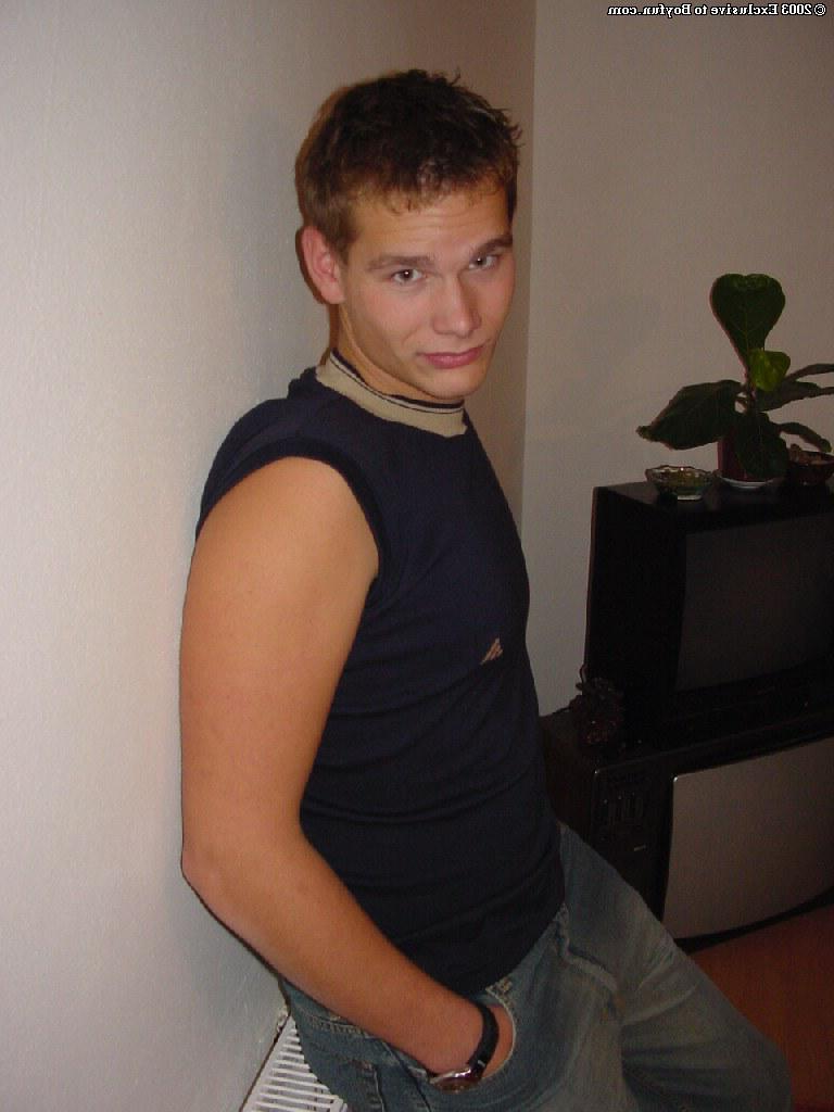 20P Caucasian gay boy Ondra playing with his hairy uncut dick in a solo