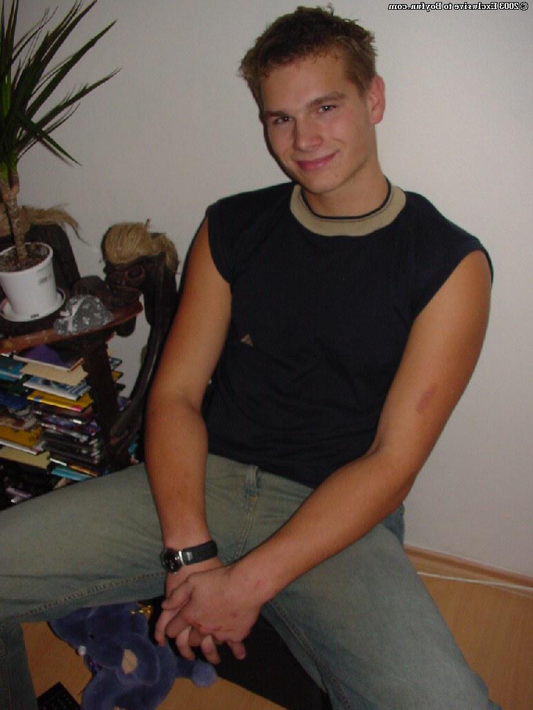 20P Caucasian gay boy Ondra playing with his hairy uncut dick in a solo