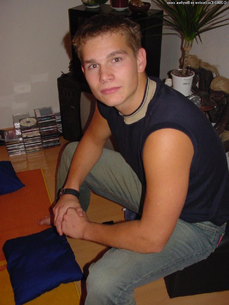 20P Caucasian gay boy Ondra playing with his hairy uncut dick in a solo