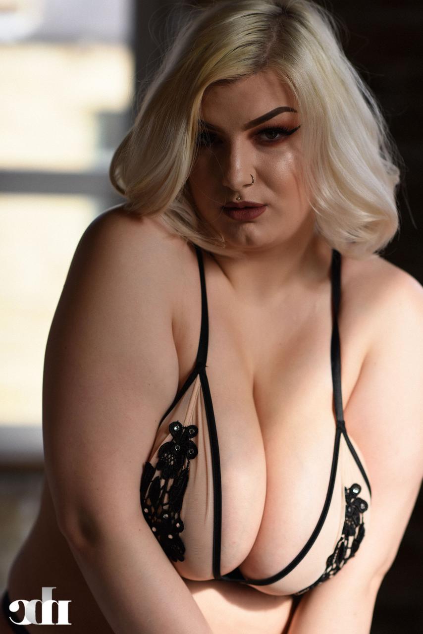 20P Tall fatty Peaches posing in her hot lingerie and unleashing her huge tits