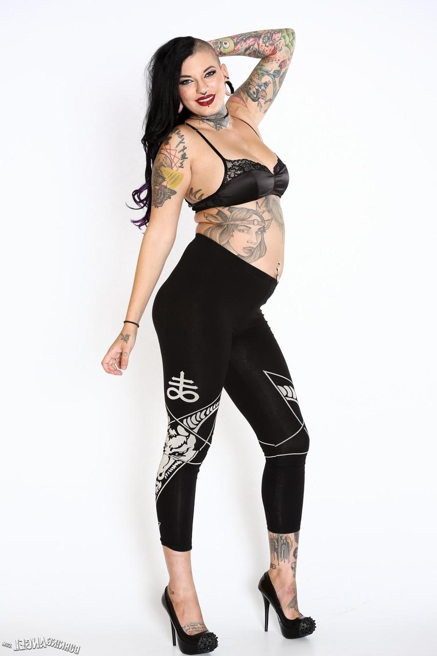 17P Alt model with a big butt and a half-shaved head exposes her tattooed body