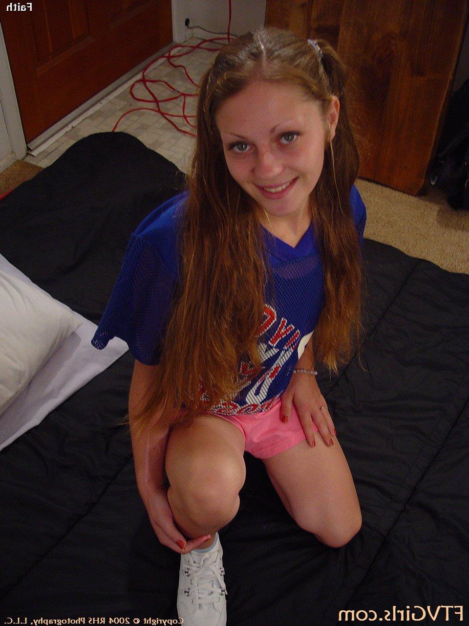 20P Skinny cheerleader Faith shows her tiny tits & big ass while changing