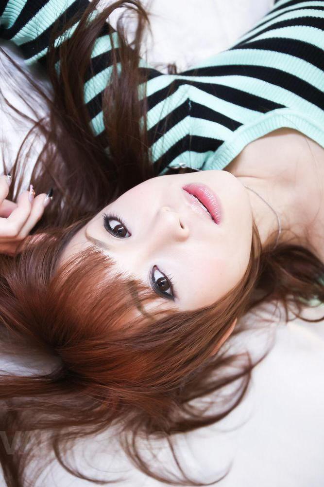 15P A japonesa magrinha Miina Yoshihara ostenta um creampie depois de sexo BBG
