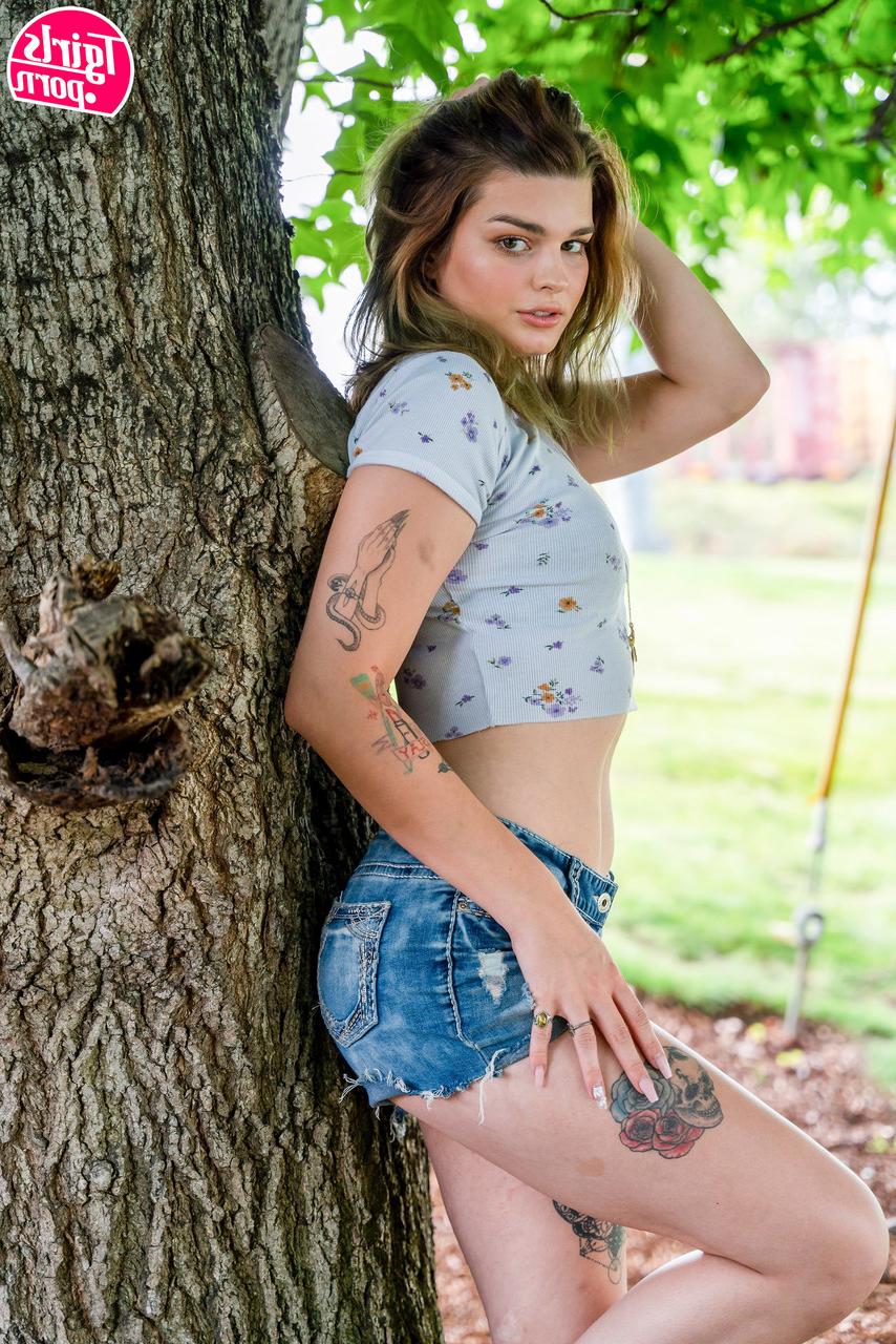 16P TGirls Porno Asia Belle, Avery Angel